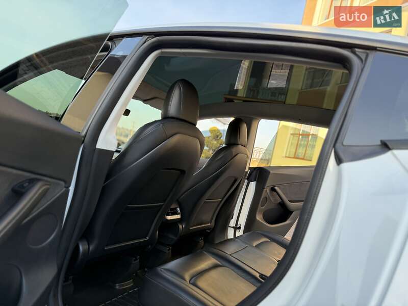 Позашляховик / Кросовер Tesla Model Y 2021 в Дрогобичі