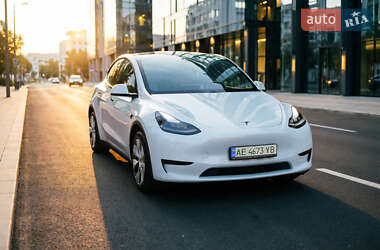 Позашляховик / Кросовер Tesla Model Y 2024 в Дніпрі