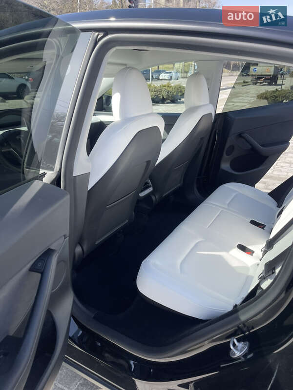 Позашляховик / Кросовер Tesla Model Y 2023 в Дніпрі