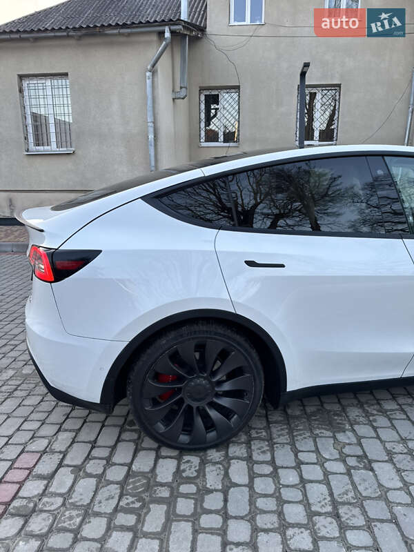Позашляховик / Кросовер Tesla Model Y 2021 в Львові
