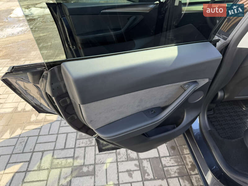 Позашляховик / Кросовер Tesla Model Y 2024 в Черкасах