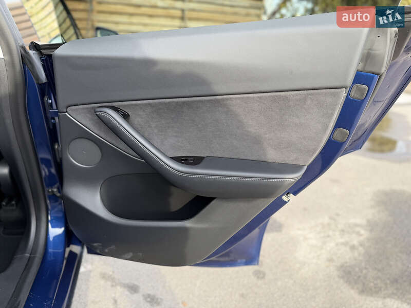 Позашляховик / Кросовер Tesla Model Y 2021 в Києві