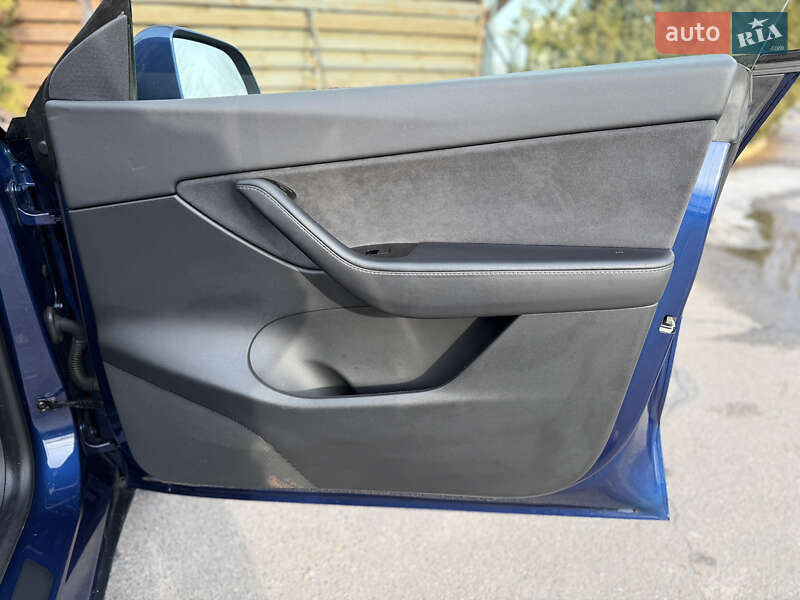 Позашляховик / Кросовер Tesla Model Y 2021 в Києві