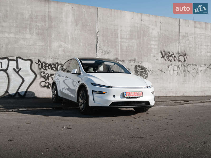 Внедорожник / Кроссовер Tesla Model Y 2025 в Львове