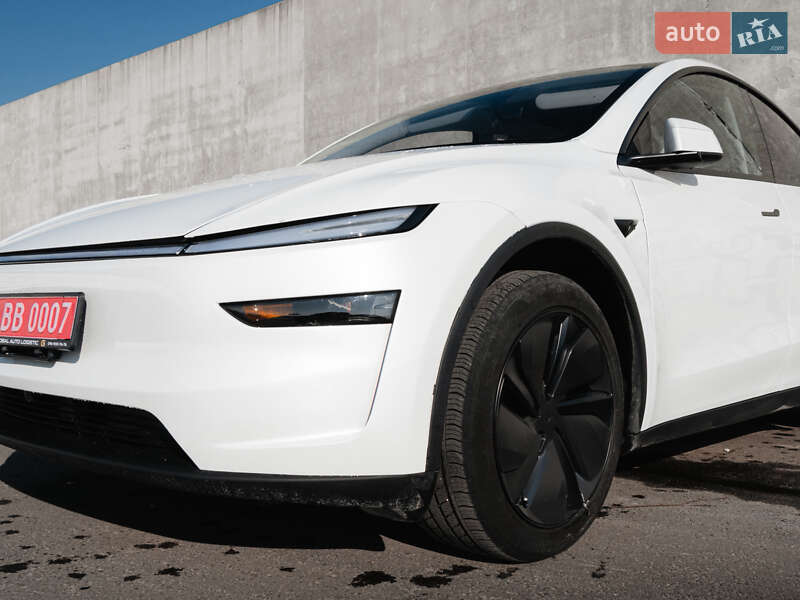Внедорожник / Кроссовер Tesla Model Y 2025 в Львове