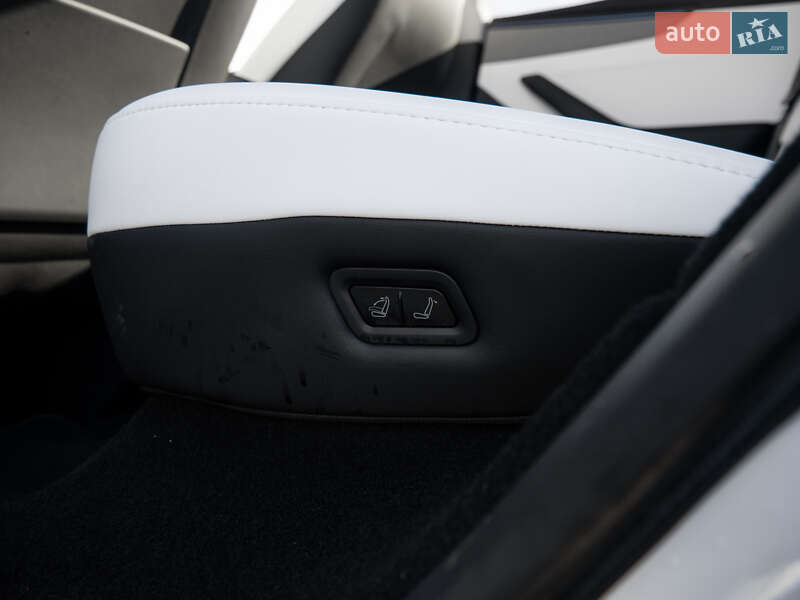Внедорожник / Кроссовер Tesla Model Y 2025 в Львове