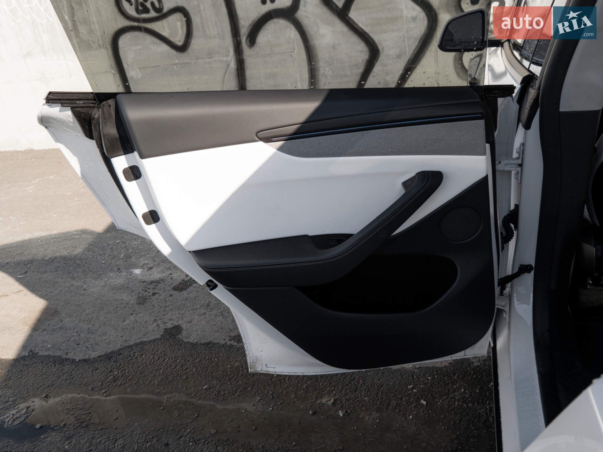 2025 Tesla Model Y - мініатюра 23