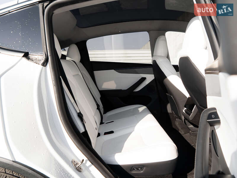 Внедорожник / Кроссовер Tesla Model Y 2025 в Львове