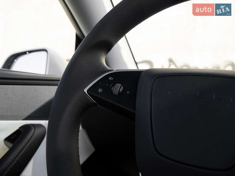 Внедорожник / Кроссовер Tesla Model Y 2025 в Львове