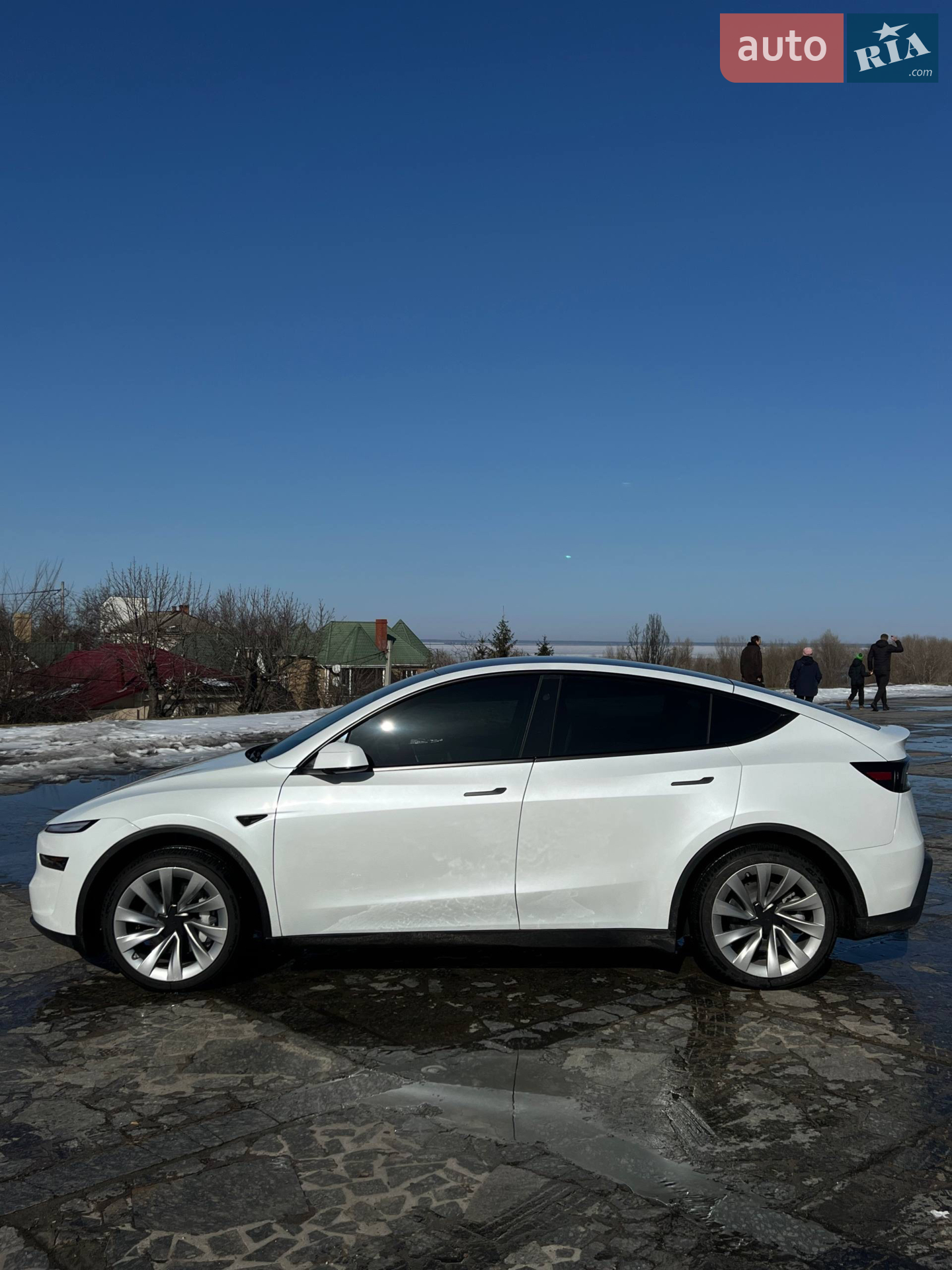 2025 Tesla Model Y - мініатюра 9