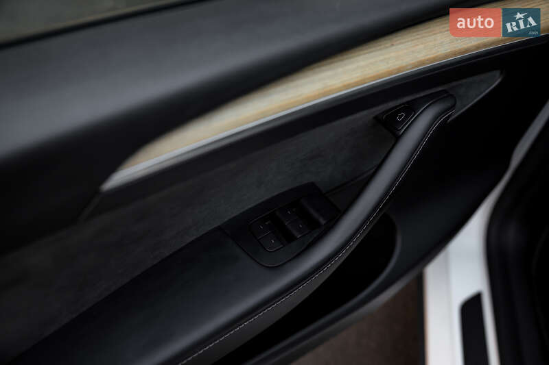 Позашляховик / Кросовер Tesla Model Y 2023 в Житомирі фото 16 Позашляховик / Кросовер Tesla Model Y 2023 в Житомирі