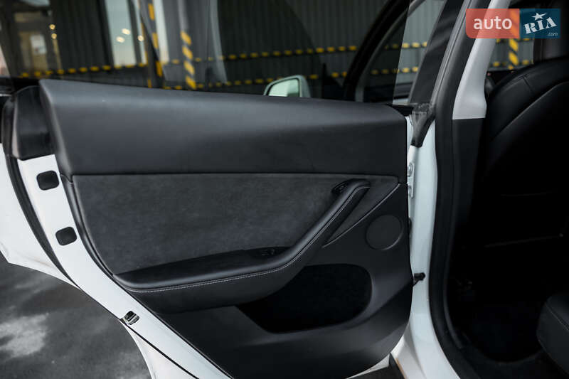 Позашляховик / Кросовер Tesla Model Y 2023 в Житомирі фото 32 Позашляховик / Кросовер Tesla Model Y 2023 в Житомирі