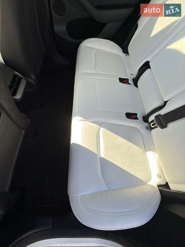 Внедорожник / Кроссовер Tesla Model Y 2023 в Коростене