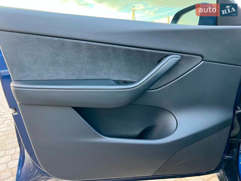 Внедорожник / Кроссовер Tesla Model Y 2020 в Львове