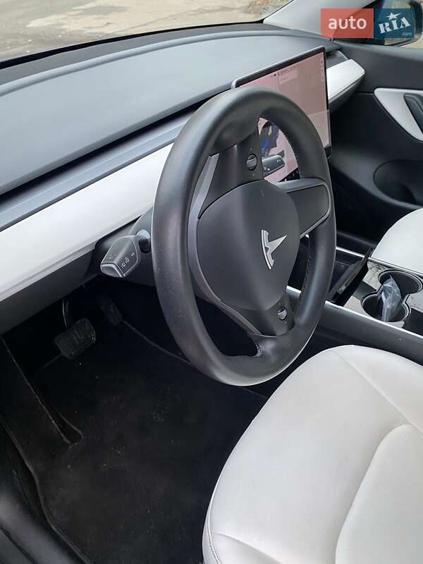 Внедорожник / Кроссовер Tesla Model Y 2020 в Киеве