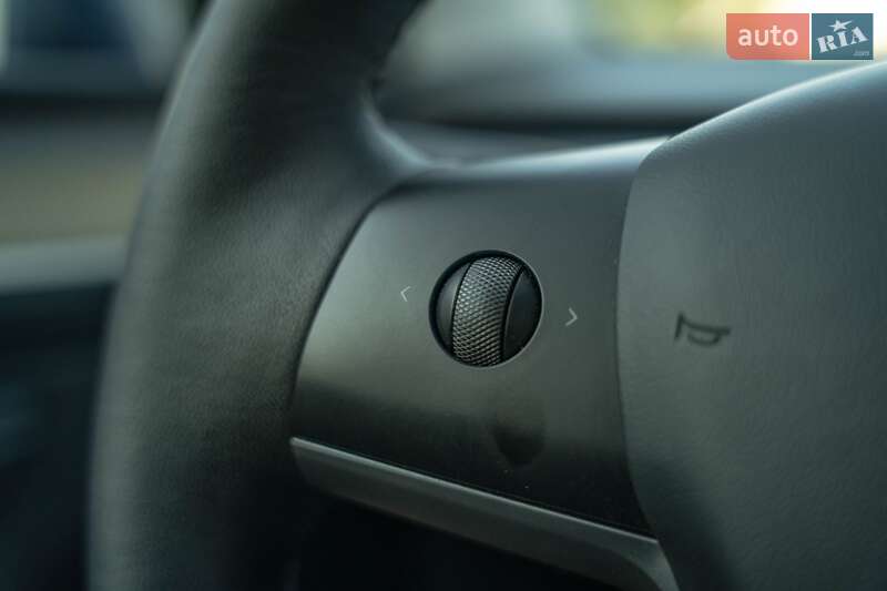 Внедорожник / Кроссовер Tesla Model Y 2023 в Черновцах