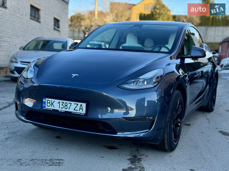 Внедорожник / Кроссовер Tesla Model Y 2023 в Ровно