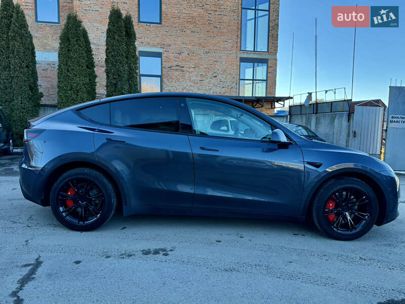 Внедорожник / Кроссовер Tesla Model Y 2023 в Ровно