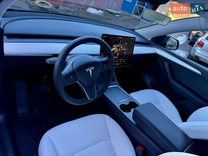 Внедорожник / Кроссовер Tesla Model Y 2023 в Ровно