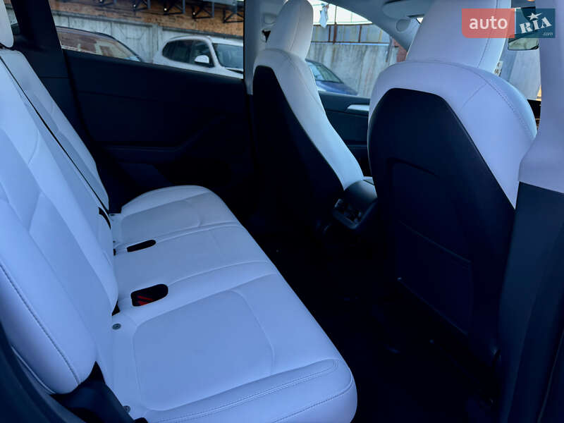 Внедорожник / Кроссовер Tesla Model Y 2023 в Ровно
