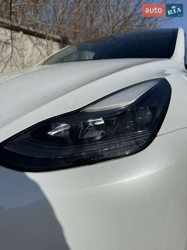 Позашляховик / Кросовер Tesla Model Y 2023 в Рівному