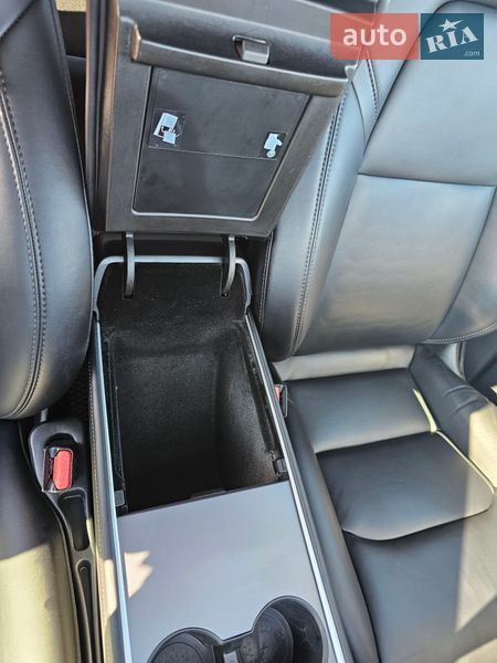 Позашляховик / Кросовер Tesla Model Y 2021 в Тернополі