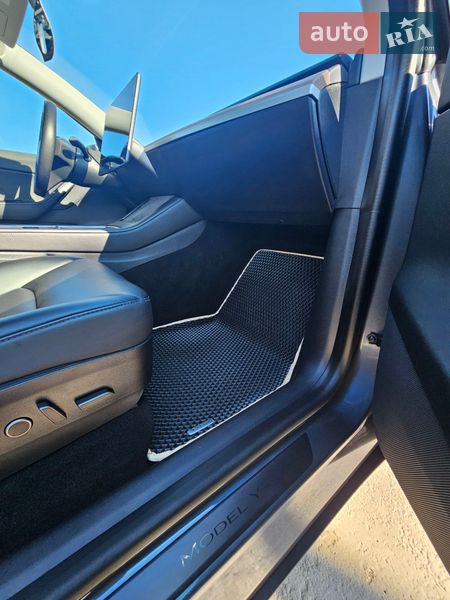 Позашляховик / Кросовер Tesla Model Y 2021 в Тернополі