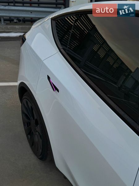 Внедорожник / Кроссовер Tesla Model Y 2022 в Киеве