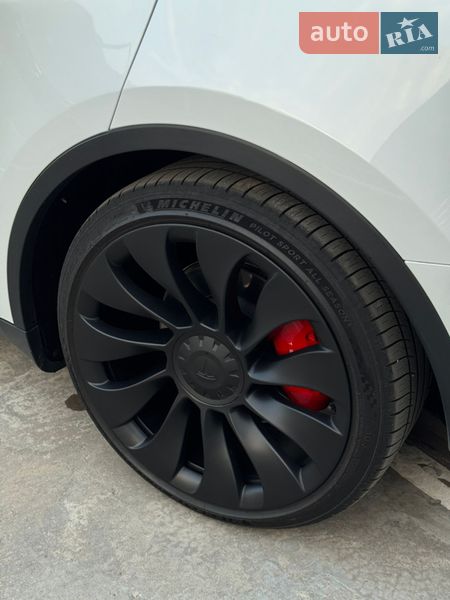 Внедорожник / Кроссовер Tesla Model Y 2022 в Киеве