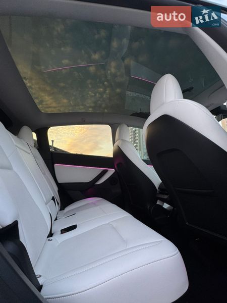 Внедорожник / Кроссовер Tesla Model Y 2022 в Киеве