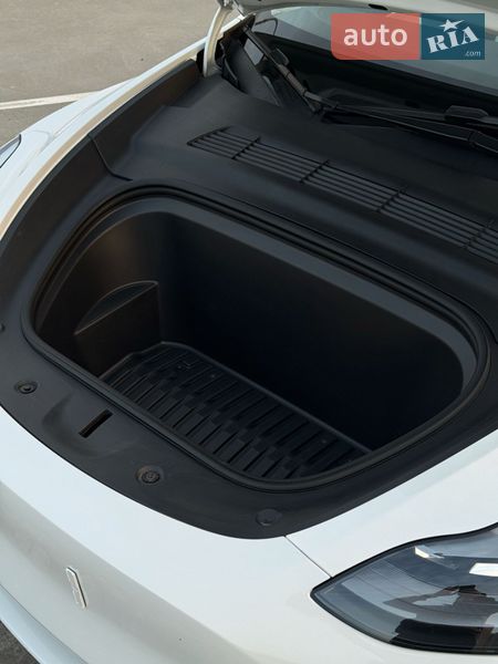 Внедорожник / Кроссовер Tesla Model Y 2022 в Киеве