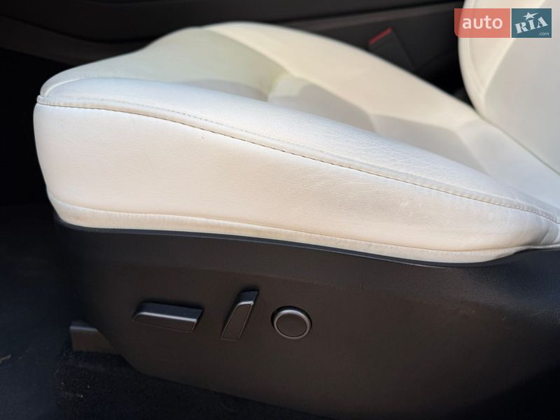 Позашляховик / Кросовер Tesla Model Y 2023 в Стрию