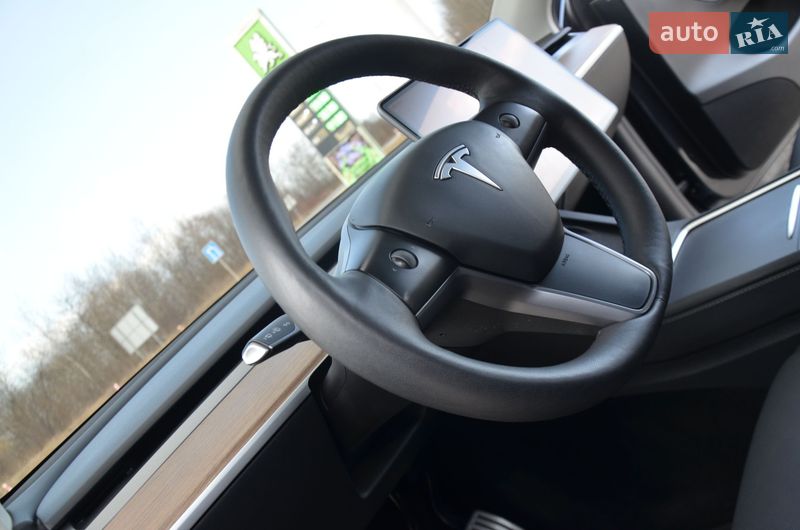 Внедорожник / Кроссовер Tesla Model Y 2024 в Трускавце