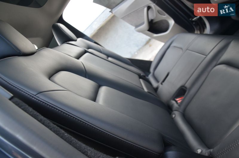 Внедорожник / Кроссовер Tesla Model Y 2024 в Трускавце