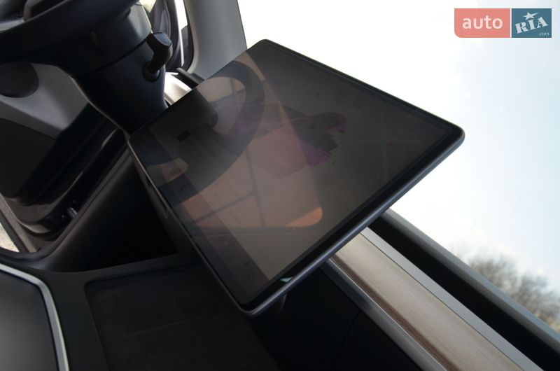 Внедорожник / Кроссовер Tesla Model Y 2024 в Трускавце