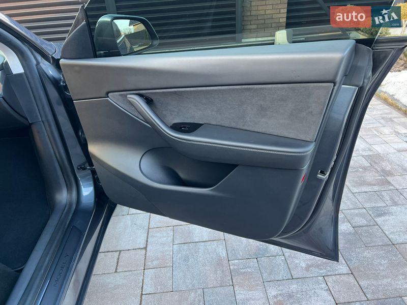Внедорожник / Кроссовер Tesla Model Y 2020 в Луцке