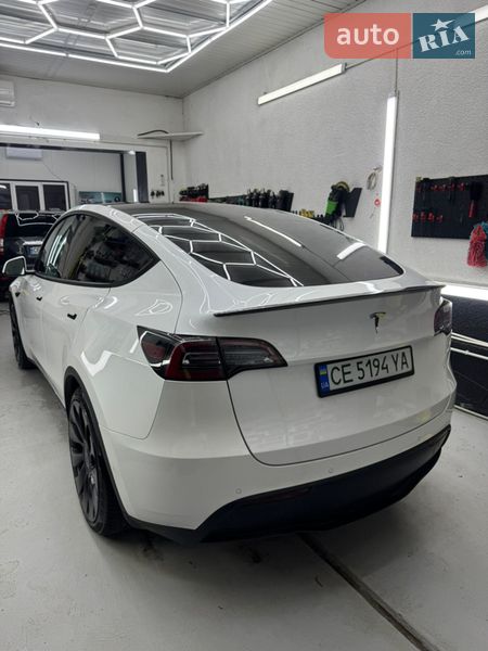 Позашляховик / Кросовер Tesla Model Y 2022 в Чернівцях