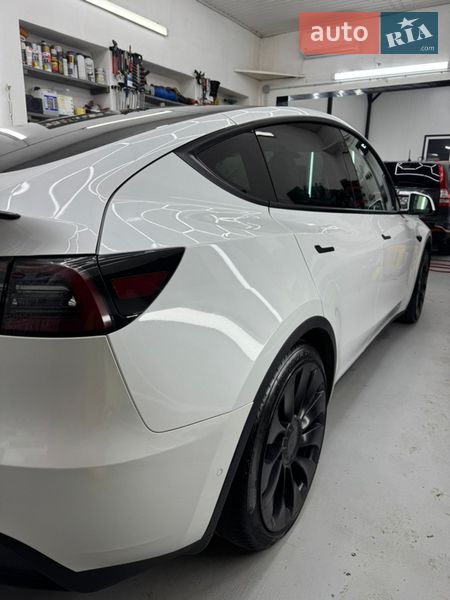 Позашляховик / Кросовер Tesla Model Y 2022 в Чернівцях