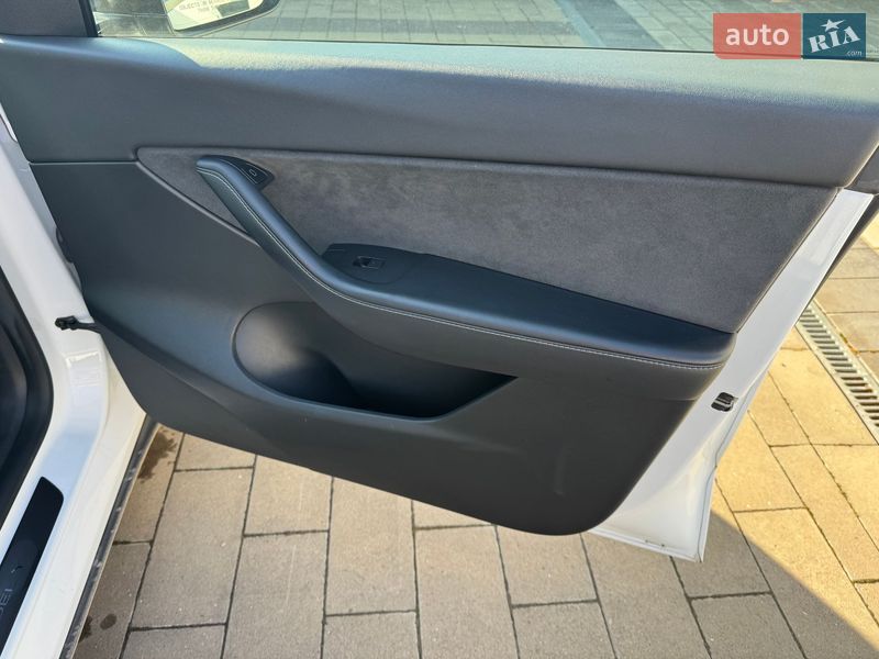 Внедорожник / Кроссовер Tesla Model Y 2021 в Львове