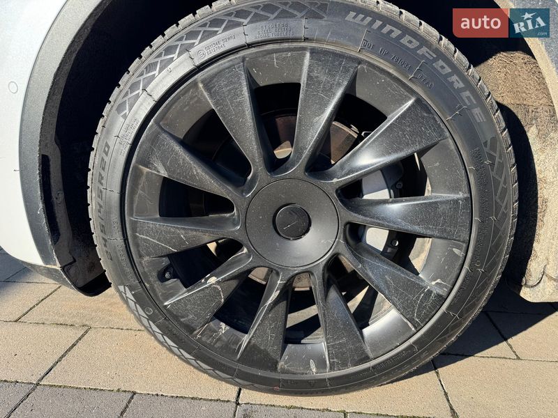 Внедорожник / Кроссовер Tesla Model Y 2021 в Львове