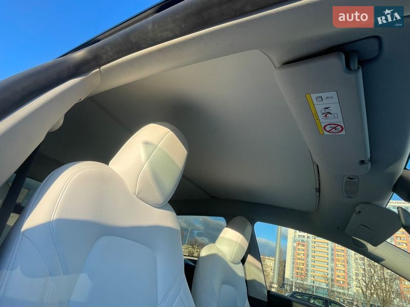 Внедорожник / Кроссовер Tesla Model Y 2024 в Киеве