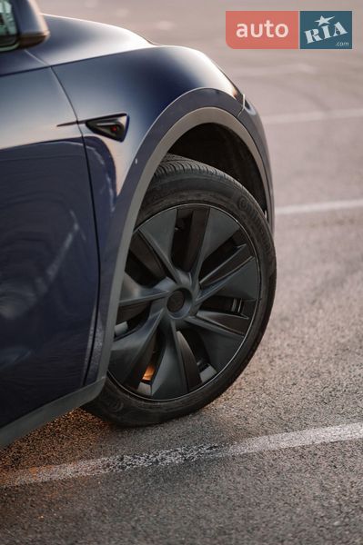 Внедорожник / Кроссовер Tesla Model Y 2024 в Ровно