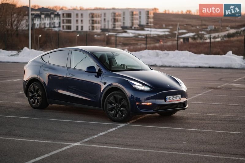 Внедорожник / Кроссовер Tesla Model Y 2024 в Ровно