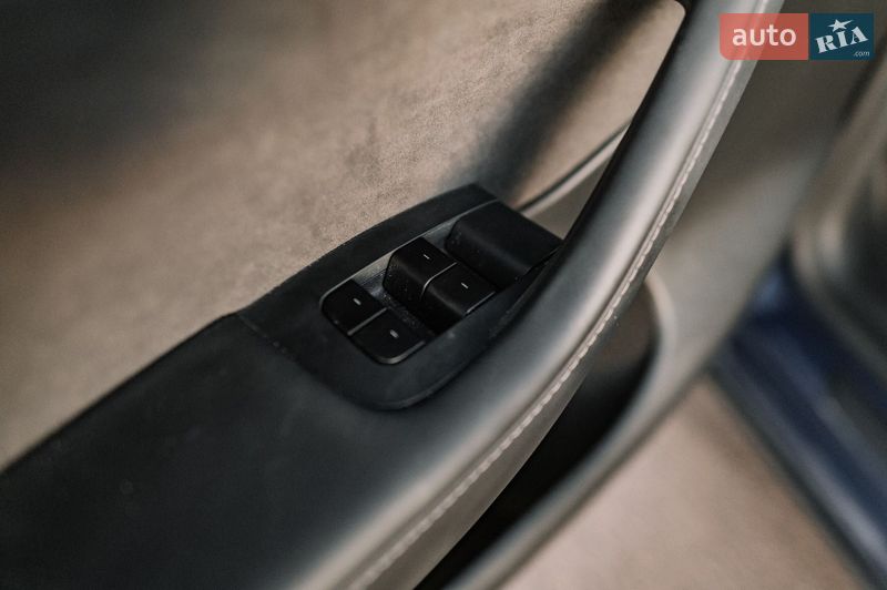 Внедорожник / Кроссовер Tesla Model Y 2024 в Ровно