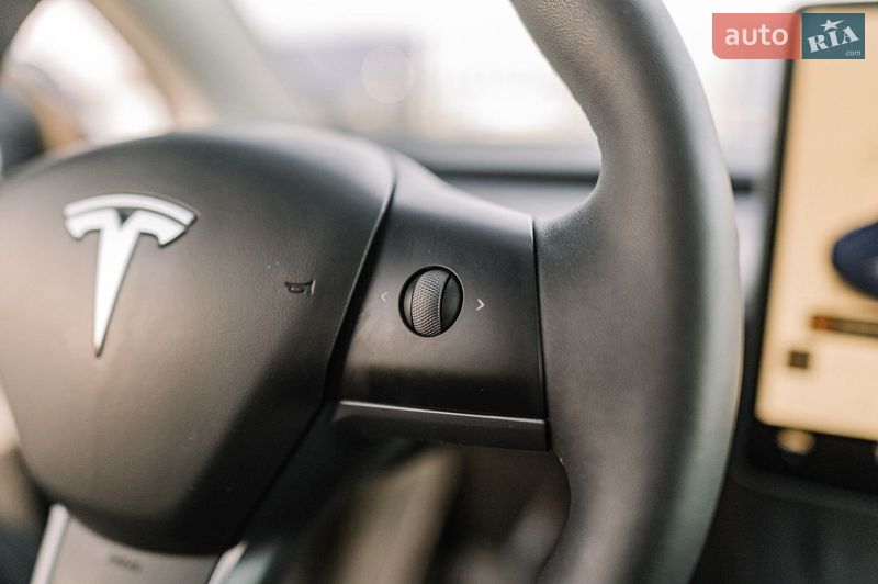 Внедорожник / Кроссовер Tesla Model Y 2024 в Ровно