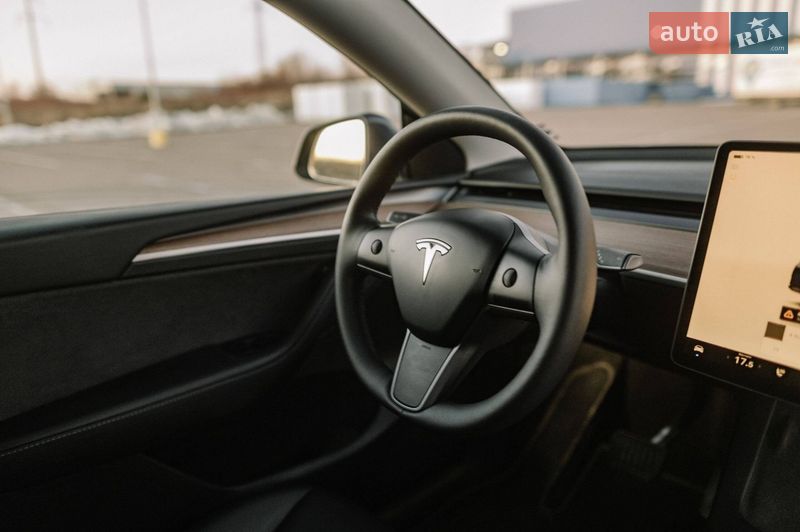 Внедорожник / Кроссовер Tesla Model Y 2024 в Ровно