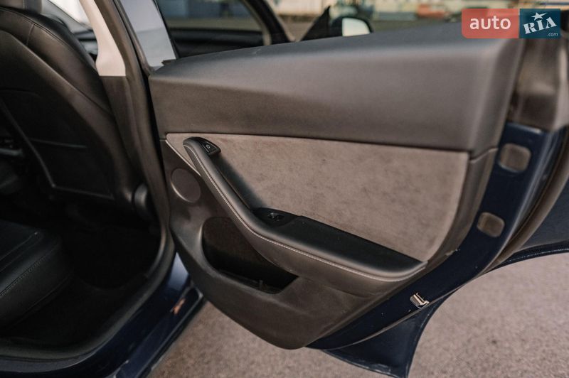 Внедорожник / Кроссовер Tesla Model Y 2024 в Ровно