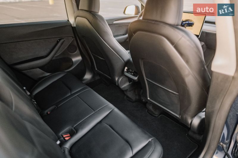 Внедорожник / Кроссовер Tesla Model Y 2024 в Ровно