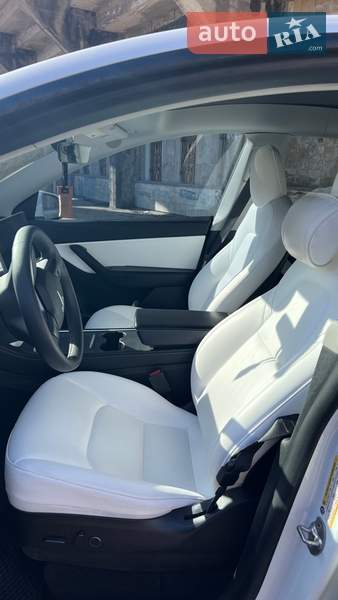 Позашляховик / Кросовер Tesla Model Y 2021 в Івано-Франківську