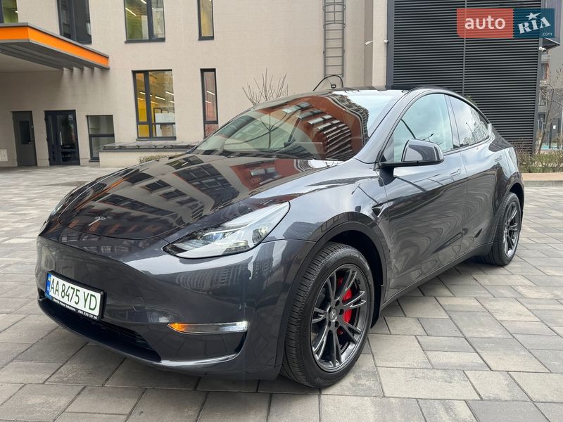 Tesla Model Y 2024